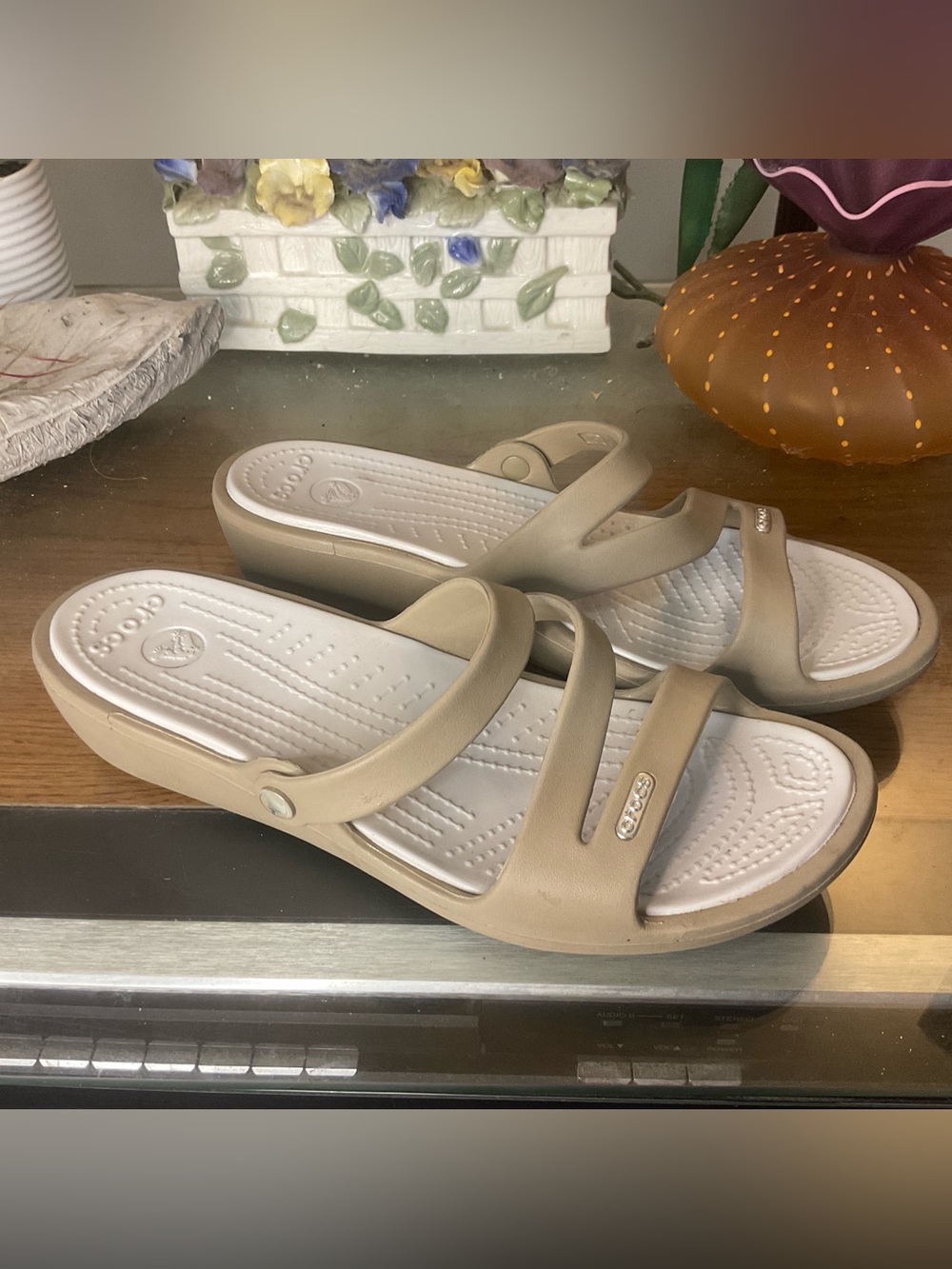 CROCS WOMENS PATRICIA WEDGE SANDALS SZ 10